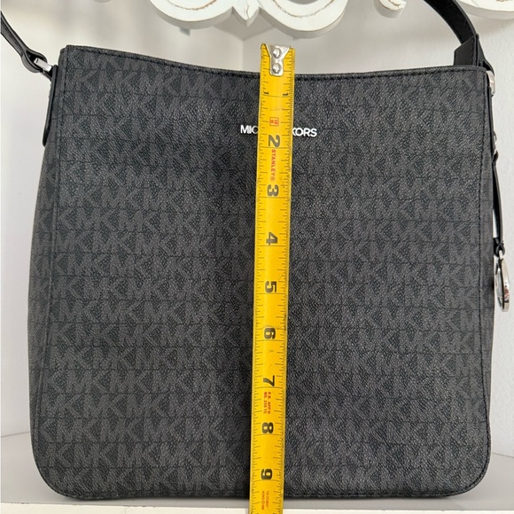 Michael Kors messenger bag - Picture 3 of 5